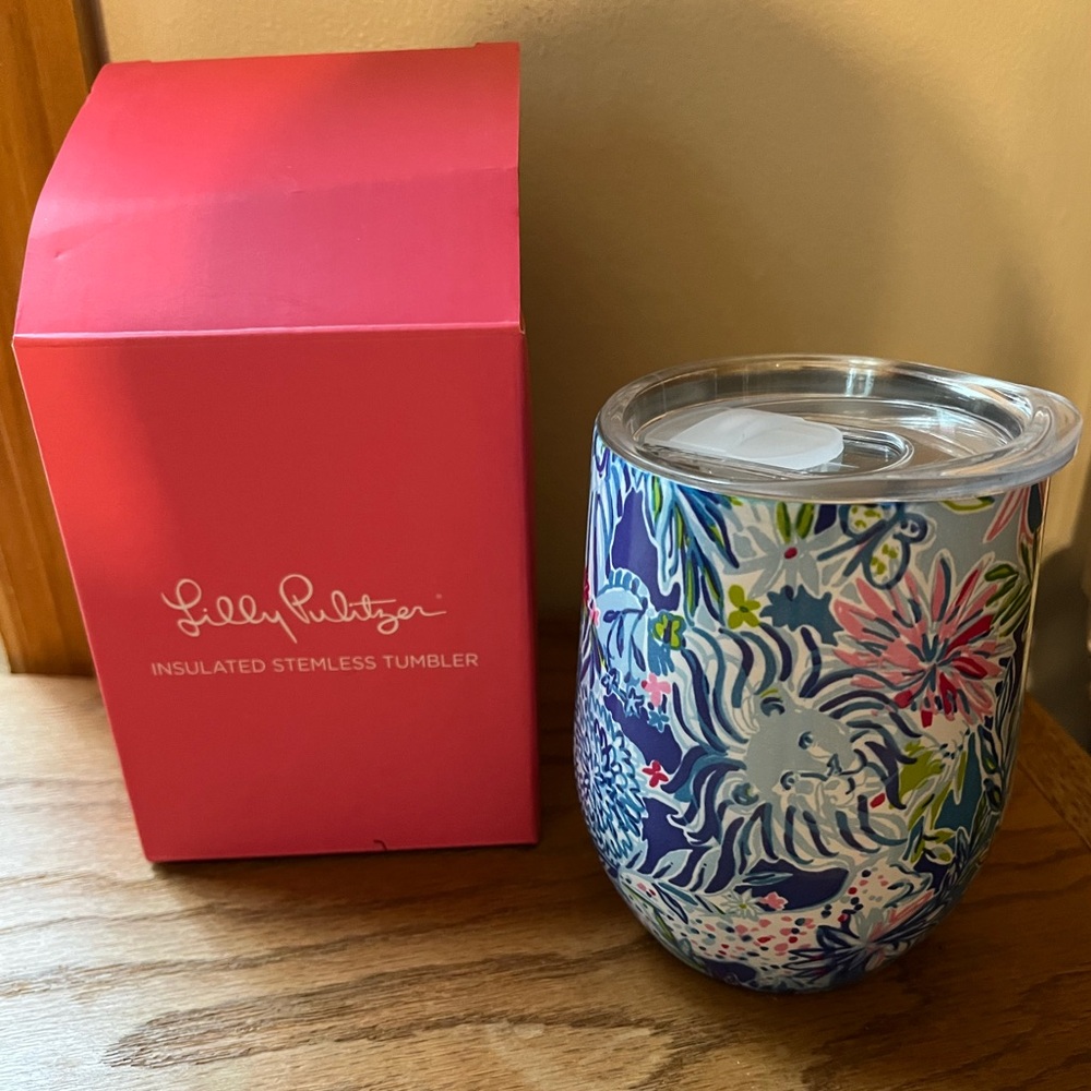 NWT Lilly Pulitzer Insulated Stemless Wine Tumbler Coastal Blue Lion Around 12oz